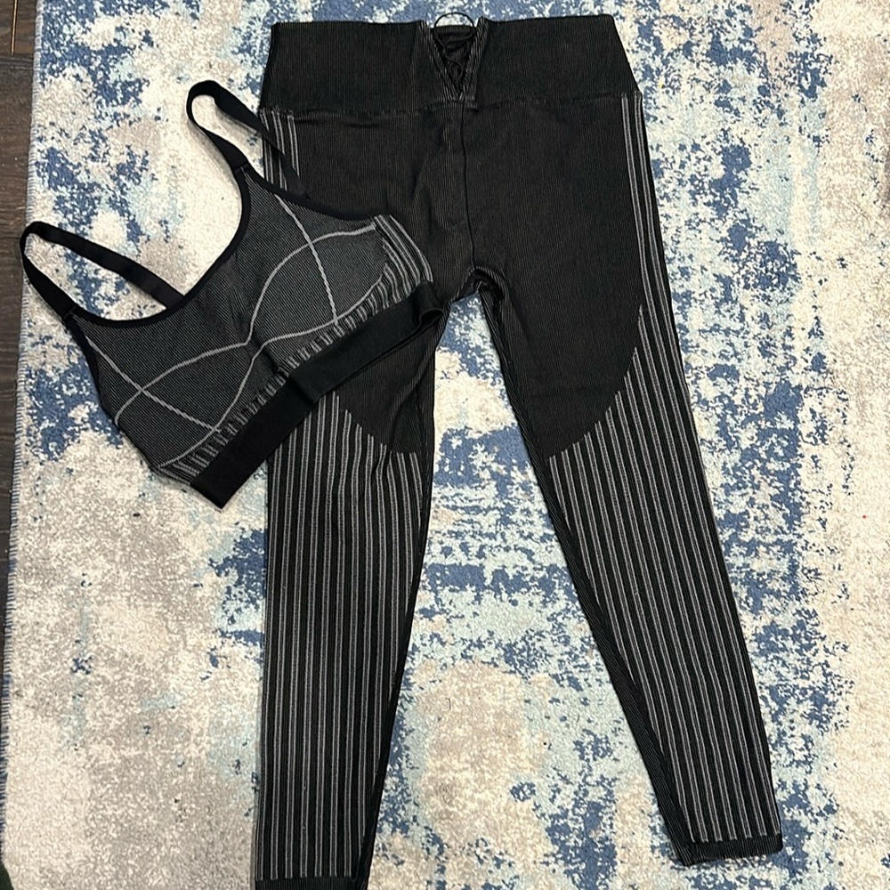 Fabletics Black and Gray Seamless Sports Bra & Leggings Set